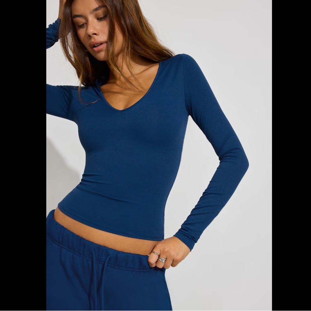 Garage - Sleek V-Neck Long Sleeve Top